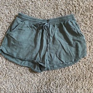 Universal thread green loose shorts